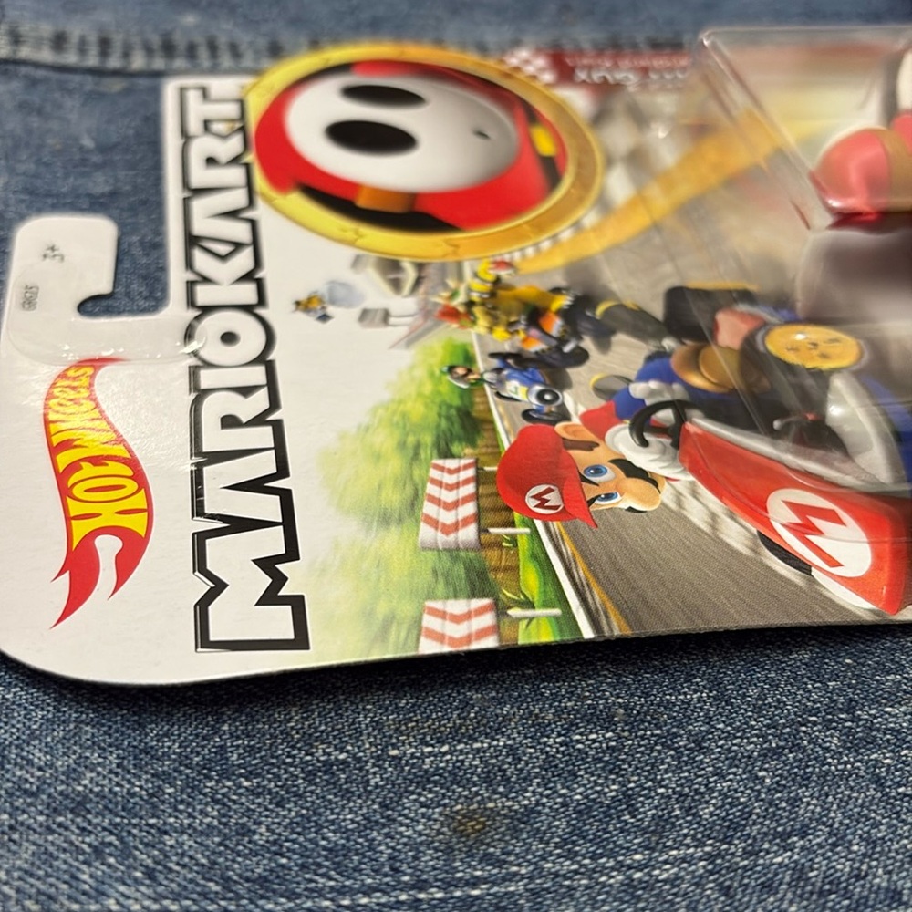 2020 Hot Wheels Mariokart Shy Guy Standard Kart - Picture 5 of 6